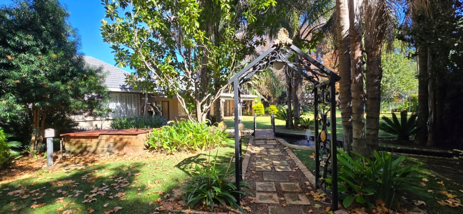 5 Bedroom Property for Sale in Stilfontein Ext 4 North West